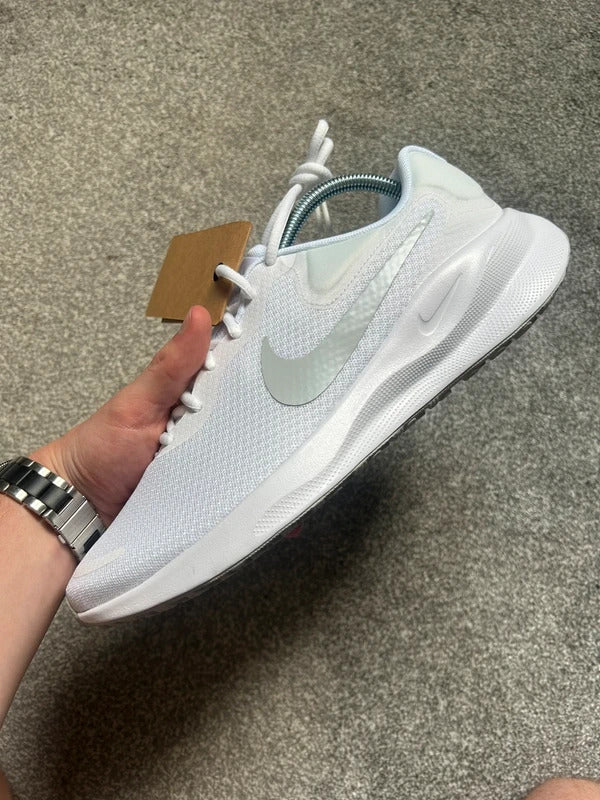 Nike revolution 7 white running shoes Men’s UK size 9